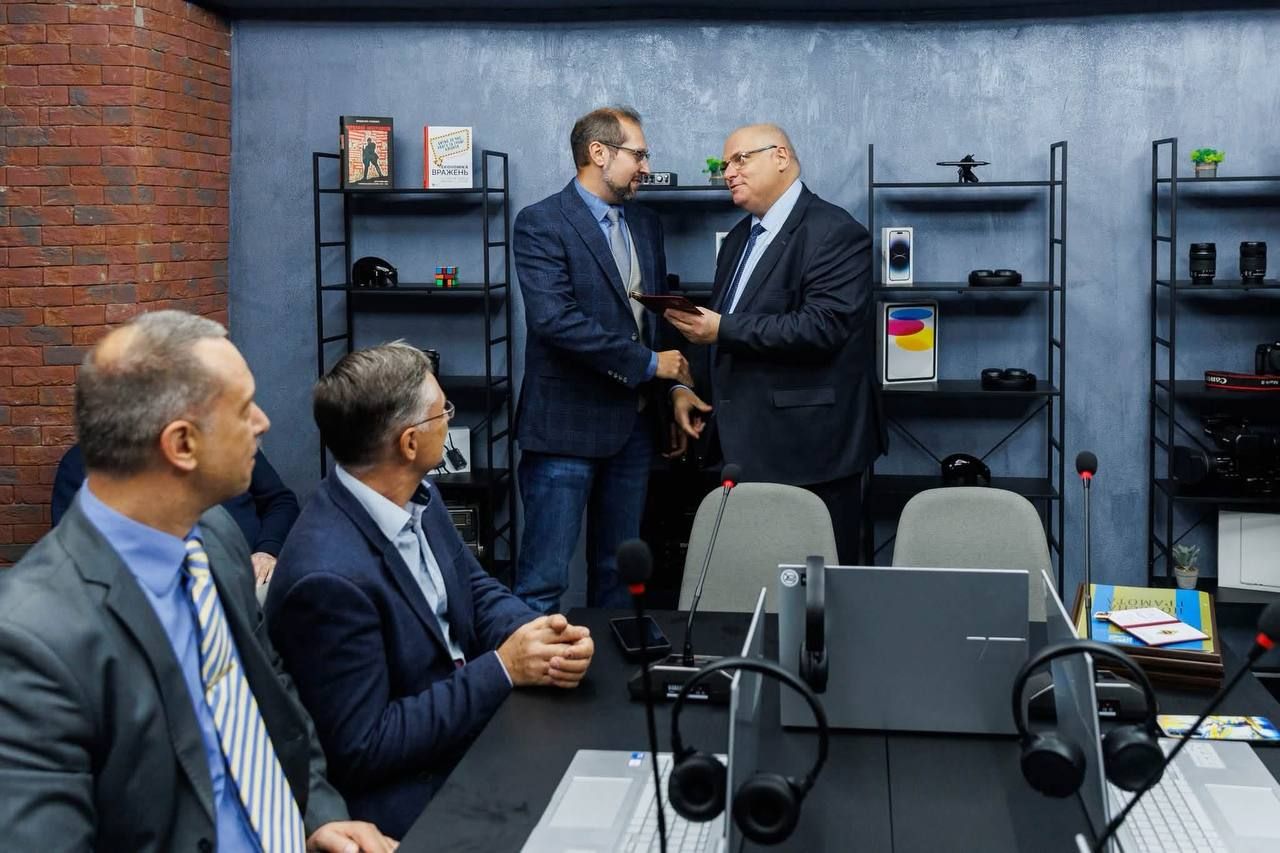 Вища освіта в умовах війни: Олег Шаров зустрівся з колективом ХНУРЕ (ФОТО) - фото 2