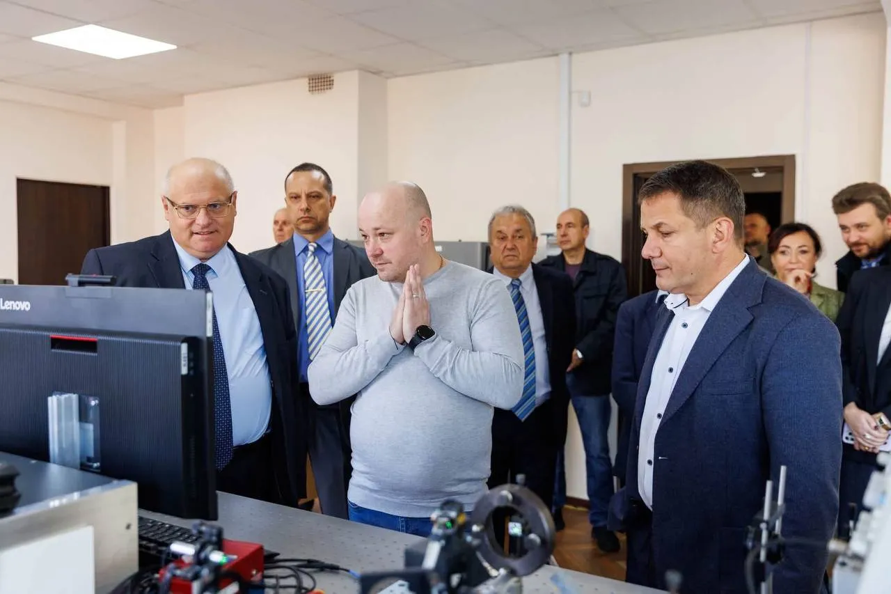 Головна світлина новини на сайті Gromada Group Вища освіта в умовах війни: Олег Шаров зустрівся з колективом ХНУРЕ (ФОТО) на порталі Gromada Group