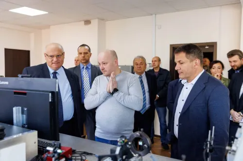 Вища освіта в умовах війни: Олег Шаров зустрівся з колективом ХНУРЕ (ФОТО) на порталі Gromada Group