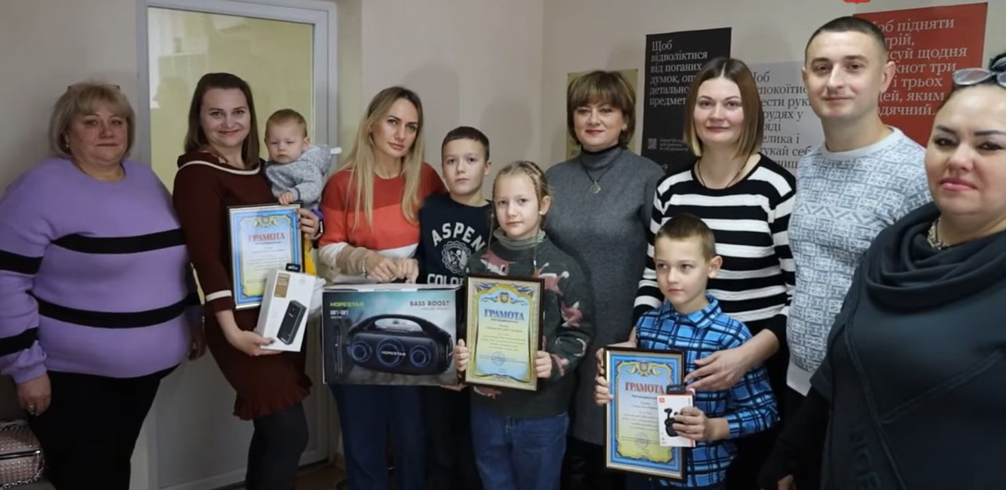Фото: скріншот з відео Зміїв Live У Змієві нагородили призерів фотоконкурсу «Сім'я – це простір без насильства» (фото) на порталі Gromada Group