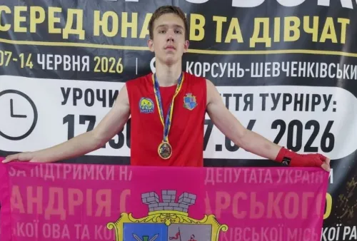 Спортивна спільнота Дергачівщини святкує новий успіх на національному рівні. Місцевий вихованець Тимофій Грінченко продемонстрував лідерство та високу технічну майстерність, здобувши впевнену перемогу на Всеукраїнському боксерському турнірі. Попри потужну конкуренцію серед найсильніших представників країни