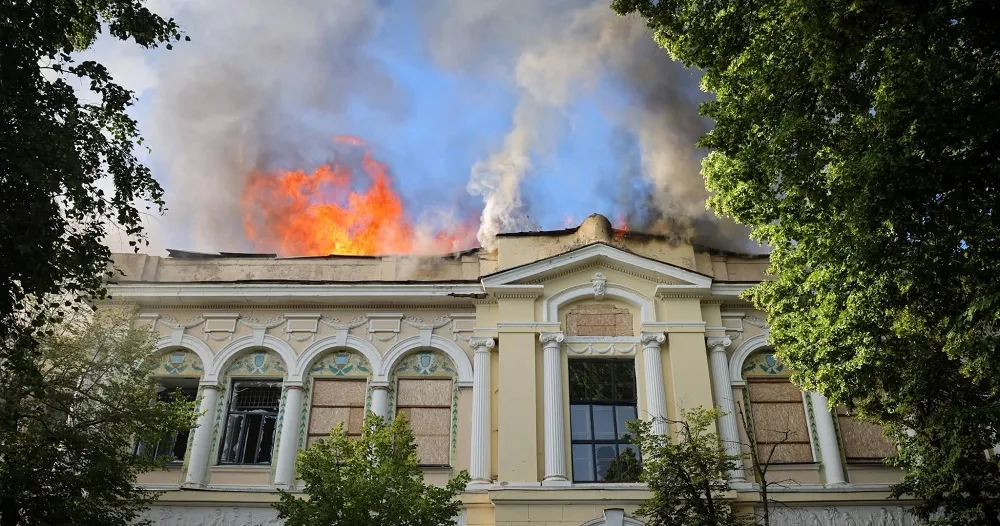 За минулу добу українофобні нацисти вбили у Харкові пожежних та обстріляли Художній музей на порталі Gromada Group