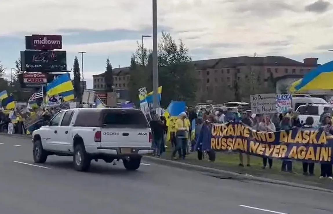 Скриншот з відео В Анкориджі на Алясці перед самітом Трампа і путіна відбувся мітинг на підтримку України (ВІДЕО) на порталі Gromada Group