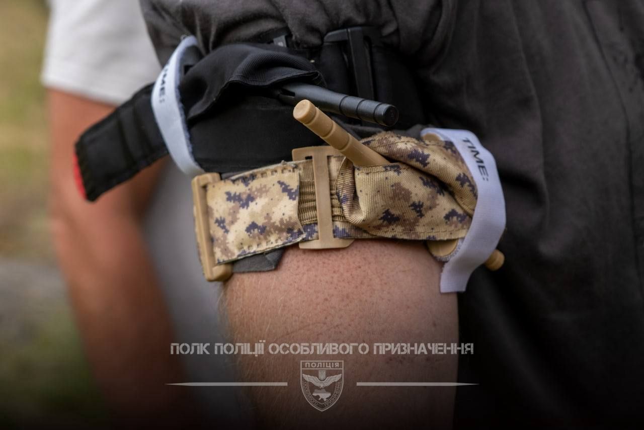 Тактична медицина, вибухівка, вогнева: полк поліції, що евакуював мешканку Веселого на Липеччині, показав підготовку бійців - фото 2