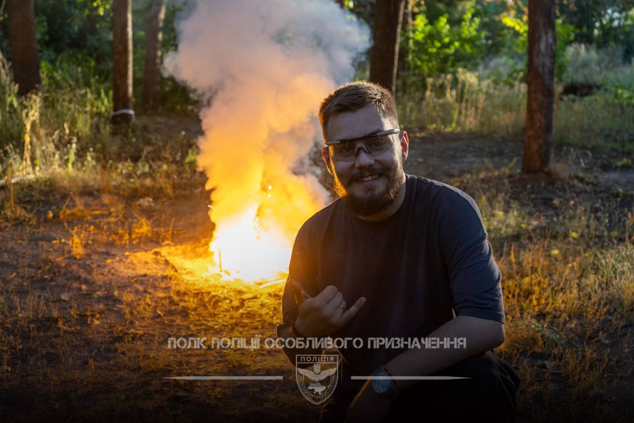 Тактична медицина, вибухівка, вогнева: полк поліції, що евакуював мешканку Веселого на Липеччині, показав підготовку бійців - фото 8