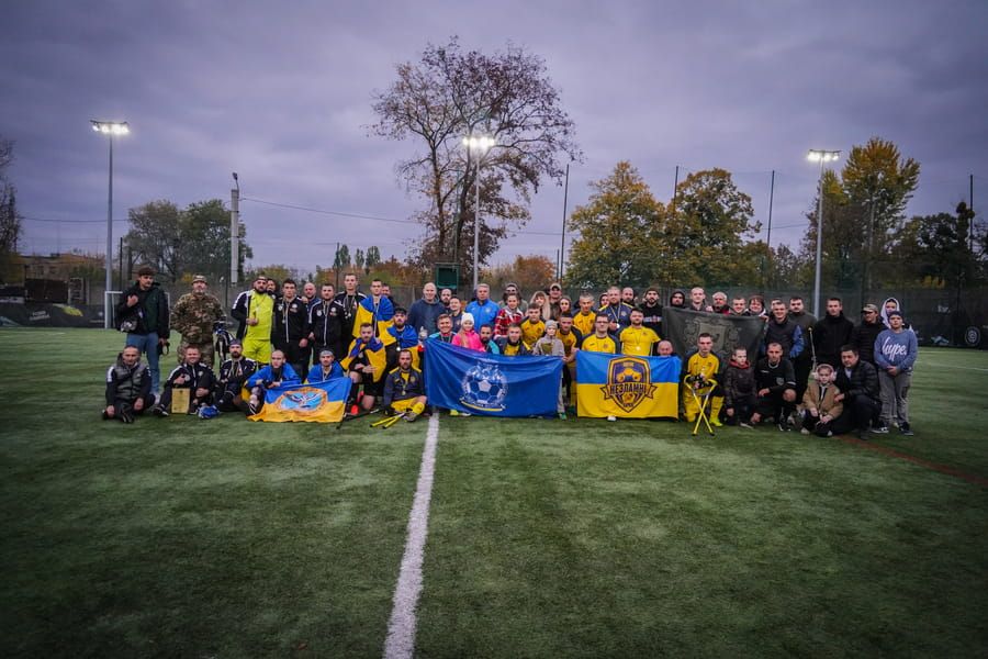 Фото: ХОВА Тренер із Липецької громади Олександр Тебеньков привів команду «Незламні» до перемоги у дебютному матчі з ампфутболу на порталі Gromada Group