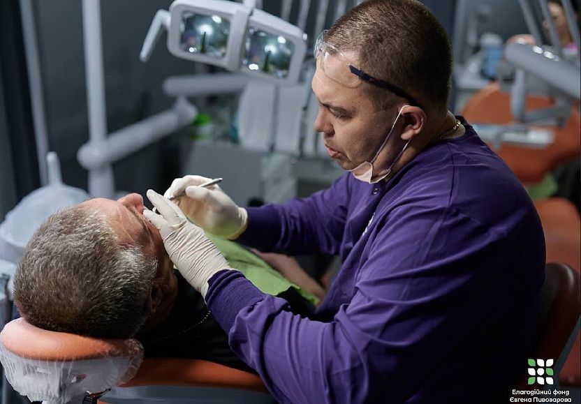 Фото: Благодійна організація «Благодійний фонд Євгена Пивоварова» Мешканцям Липецької громади допомогли мобільні стоматологи проєкту «Smile for Heroes» на порталі Gromada Group