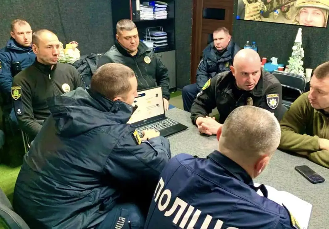 Про основні виконані у минулому році завдання поліцейських , зокрема про забезпечення правопорядку та вживані заходи щодо запобігання правопорушенням на території Дергачівської, Солоницівської та Малоданилівської громад, проведення профілактики і попередження усіх видів адміністративних та кримінальних злочинів обговорювалось під час робочих зустрічей у цих ОТГ.