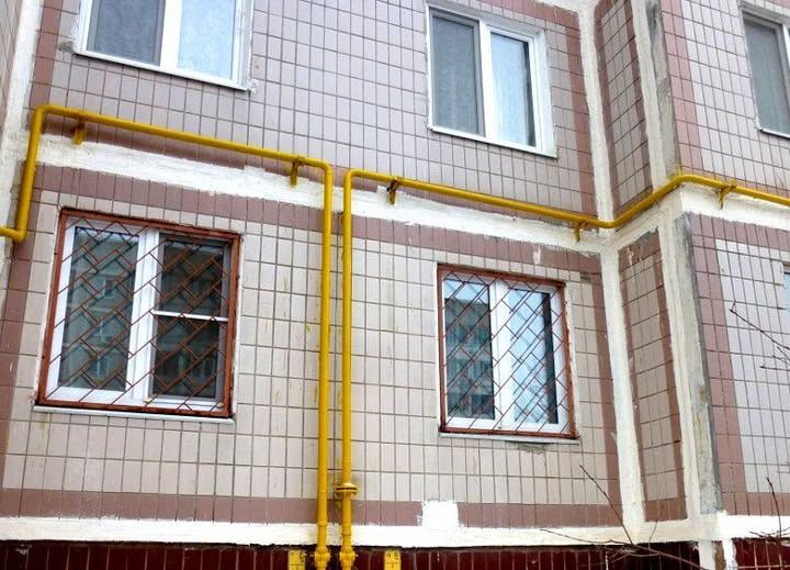 Фото: Харківська філія «Газмережі» Хто має фарбувати газові мережі в житлових будинках? на порталі Gromada Group