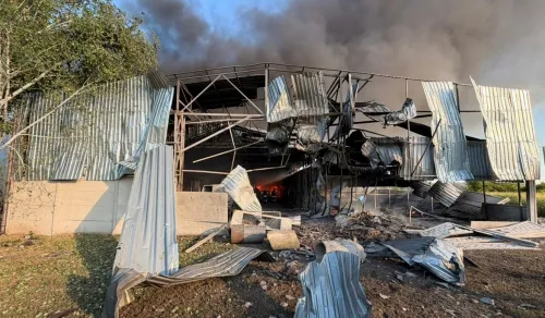 16 червня російські окупанти завдали чергового підступного удару по цивільній інфраструктурі Харківщини. Під прицілом ворожих безпілотників опинилося село Безруки Дергачівської громади. Внаслідок атаки підприємство зазнало катастрофічних руйнувань.