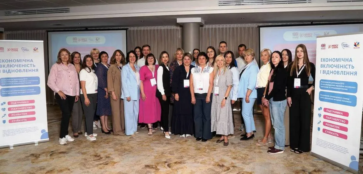Фото Валківської міської ради Валківська громада робить потужний крок у напрямку залучення європейських інвестицій та відбудови. Представниці Валківської міської ради розпочали масштабне навчання з проєктного менеджменту та фандрейзингу від Благодійного фонду «Право на захист». Ця ініціатива допоможе громаді самостійно розробляти та вигравати гранти, які фінансуватимуть важливі соціальні та інфраструктурні проєкти нашої території