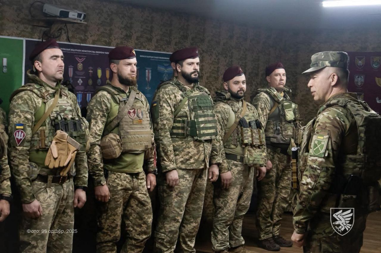 Фото: 95 ОШБр ДШВ ЗСУ «Ви одна з найкращих бригад»: воїнів 95 десантно-штурмової Поліської бригади відзначив Головнокомандувач ЗСУ на порталі Gromada Group