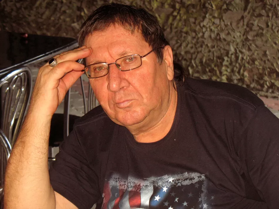 Станіслав Камишніков Станіслав Камишніков – без перебільшення, це перлина української літератури. Це наш Остап Вишня, мабуть.