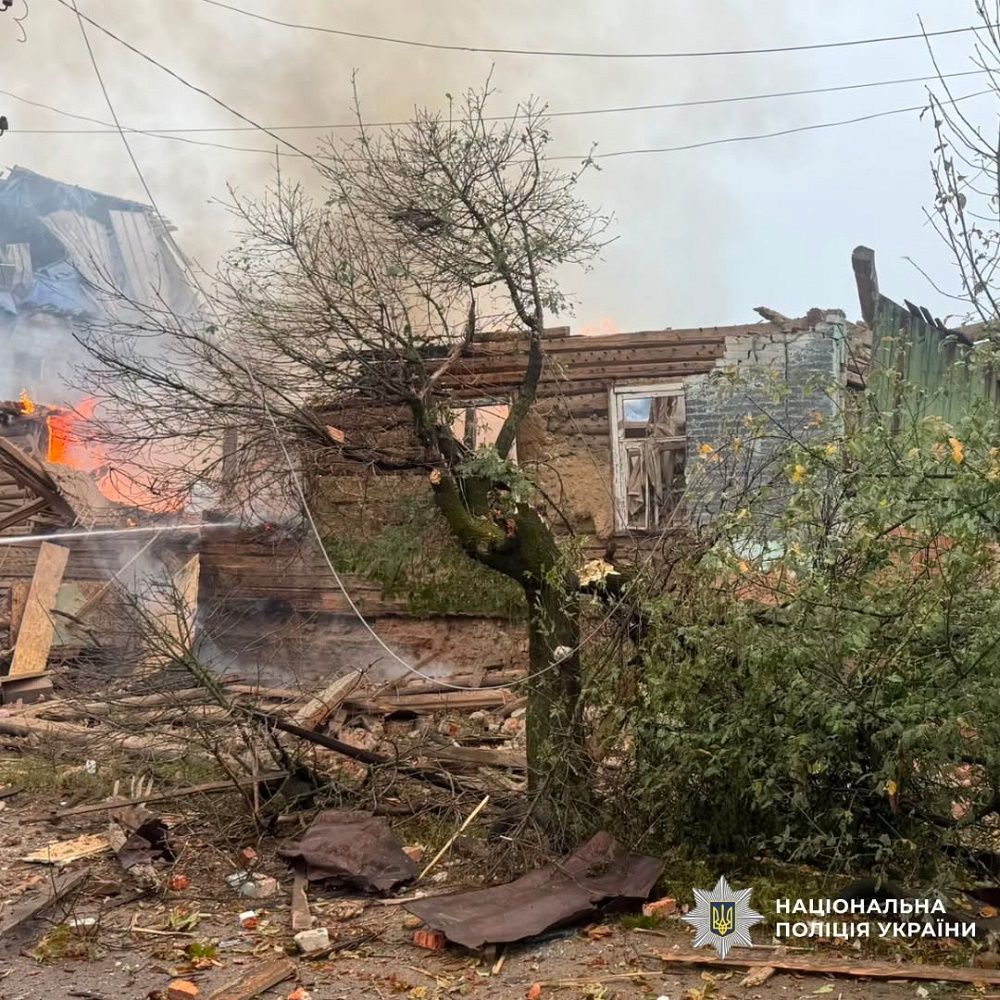 Минулої доби ворог вдарив по Харківщині 12 керованими авіабомбами та 104 безпілотниками, є поранені - фото 7