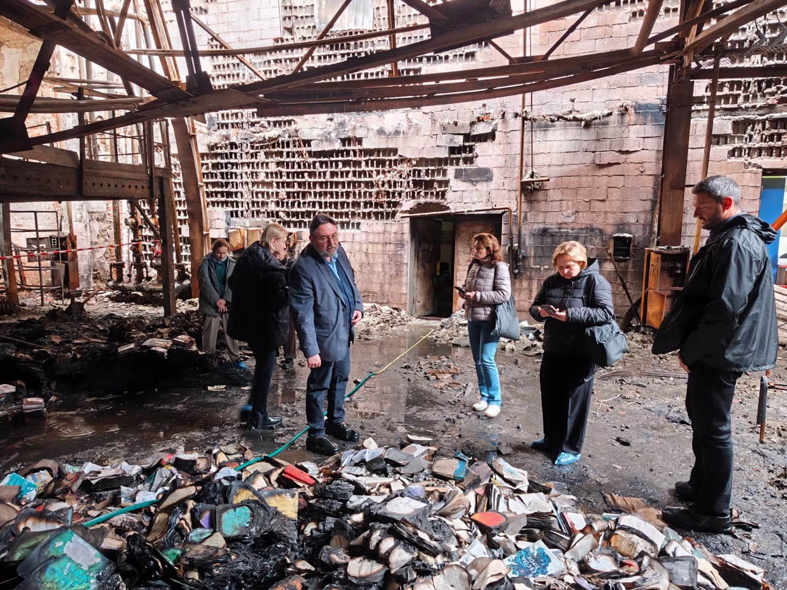 «451° за Фаренгейтом» у Харкові: що відбувалося на виїзному засіданні ВР на руїнах логістичного центру «Ранок» - фото 1