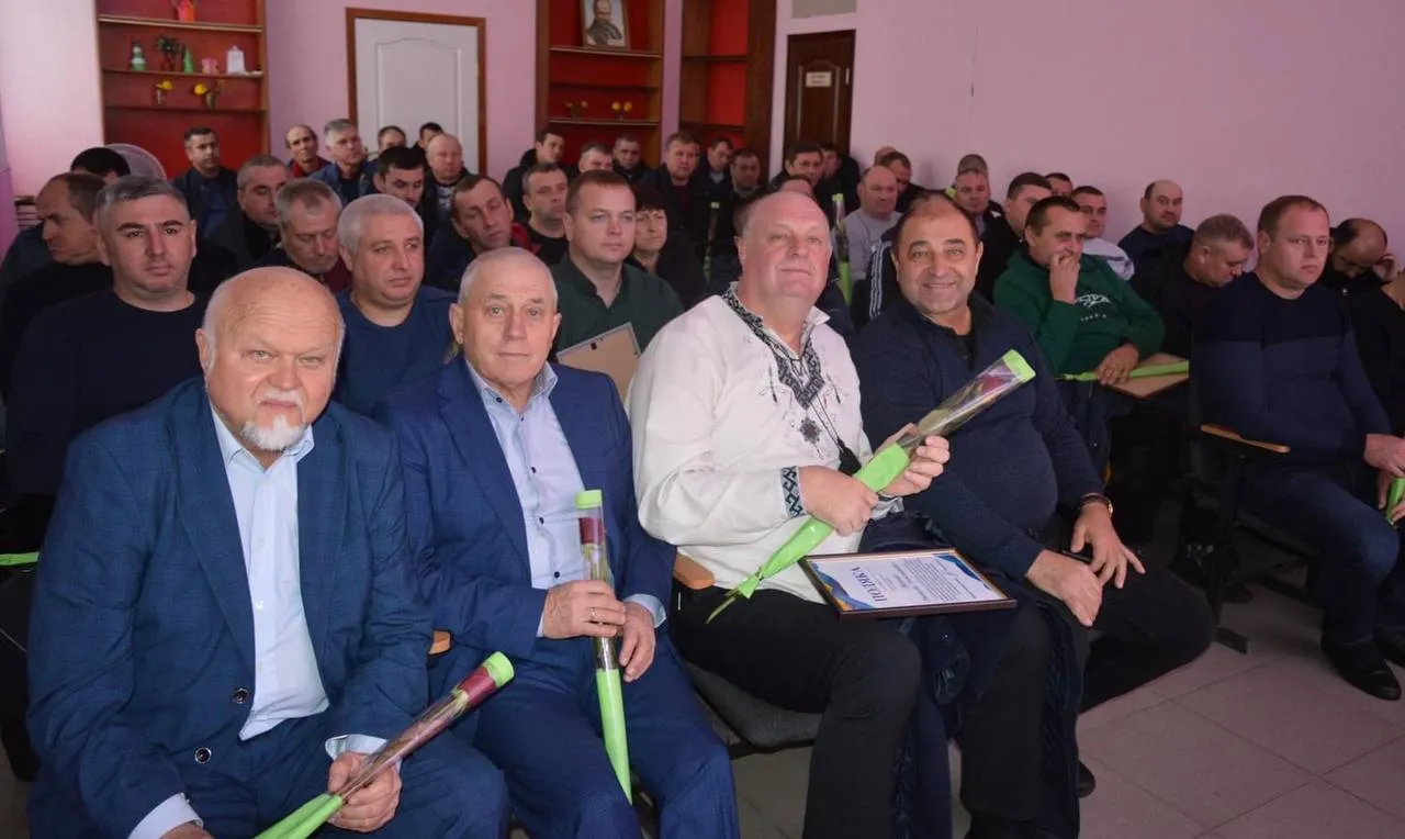 Фото: Віктор Коваленко Золочівська громада привітала аграріїв, які тримають сільськогосподарський фронт на порталі Gromada Group
