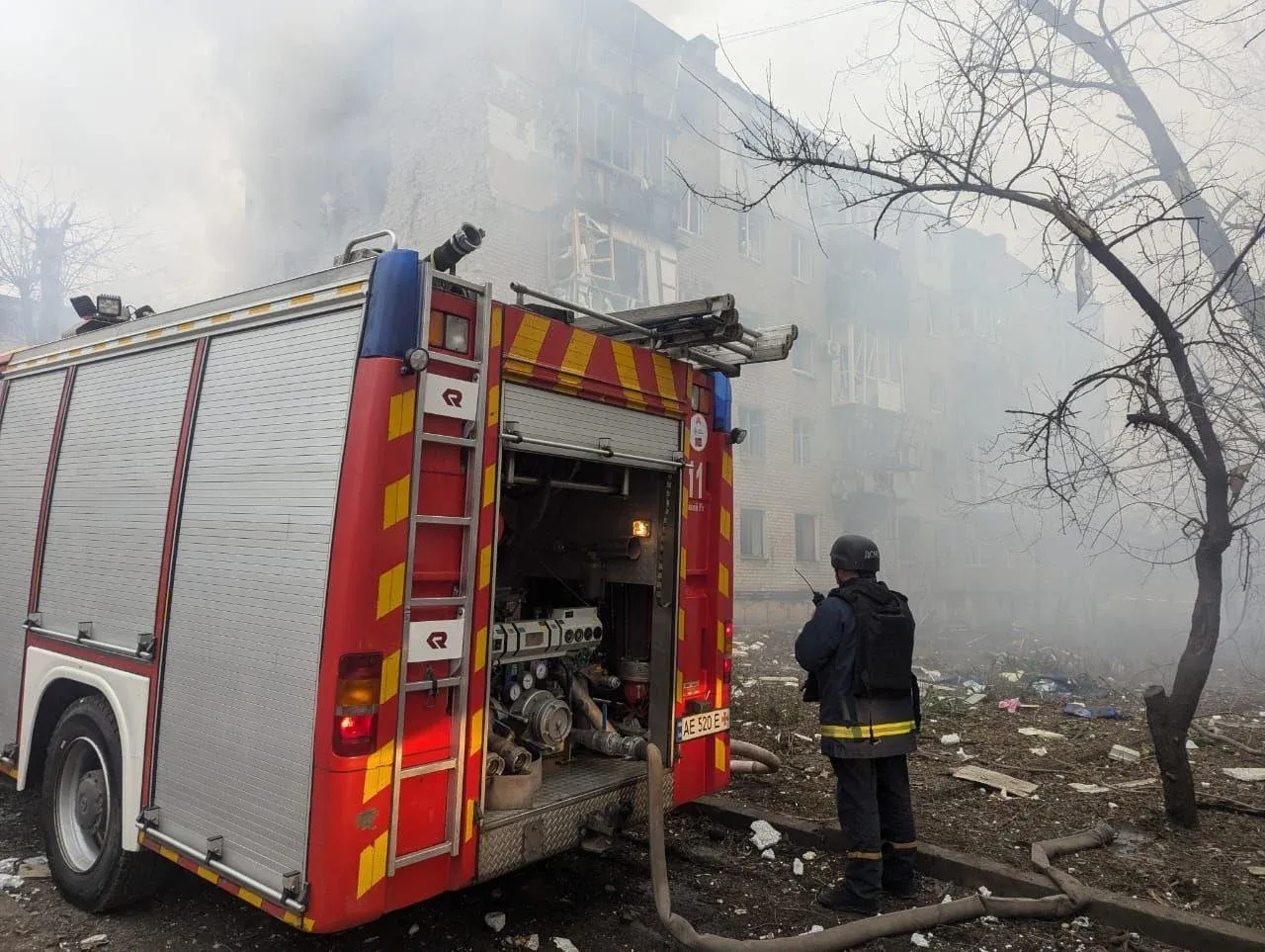 Фото: Фото: t.me/dnipropetrovskaODA Наслідки російського обстрілу Кривого Рогу: четверо загиблих, дев’ятеро поранених (ФОТО) на порталі Gromada Group