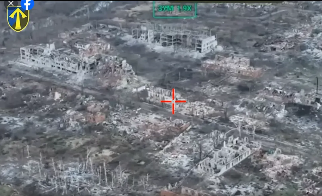 Скриншот відео 57 омбр Захисники 57 омбр імені кошового отамана Костя Гордієнка тримають оборону у Вовчанську на порталі Gromada Group