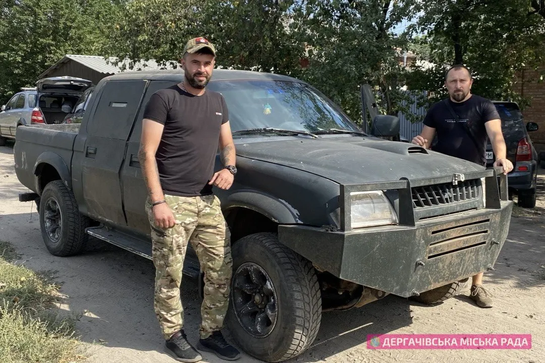 Фото Дергачівської МВА У ХОВА повідомили, що підтримка українських захисників та посилення обороноздатності області — пріоритет у бюджетних витратах області та громад! Понад 4,8 мільярди гривень загалом із обласного бюджету та бюджетів громад спрямували на потреби Сил оборони та безпекові заходи на Харківщині за три роки повномасштабної війни.