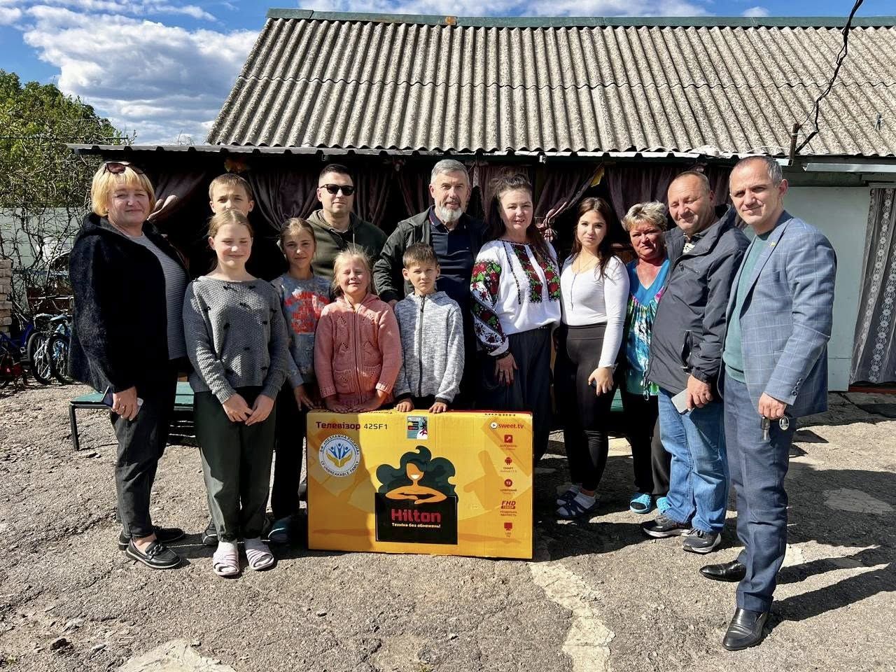 Світлини: Харківська районна державна адміністрація Дитячі будинки сімейного типу Нововодолажчини та інших громад Харківського району отримали підтримку на порталі Gromada Group