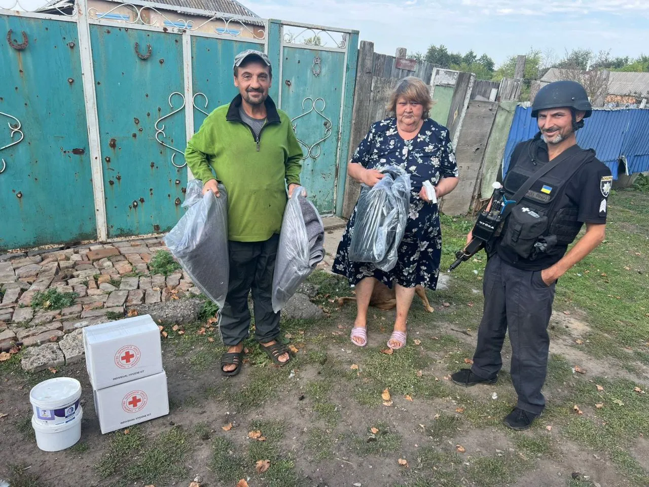 Фото: Липецька адміністрація Жилетки з підігрівом, теплі ковдри, гігієнічні набори: мешканці сіл Перемога та Веселе отримали чергову партію допомоги на порталі Gromada Group