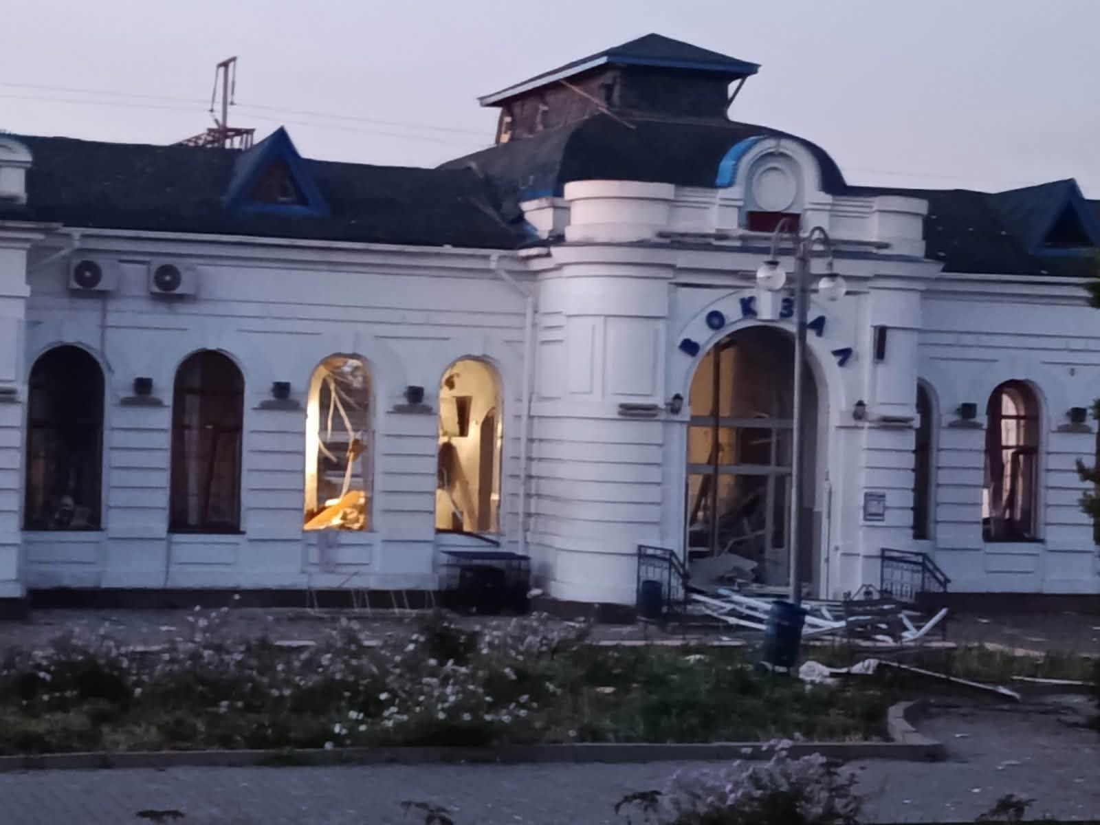 РФ знову вдарила по залізниці: пошкоджено вокзал у Берестині - фото 1