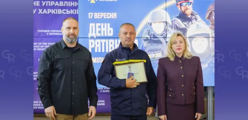 «Щодня працюють там, де інші змушені тікати»: відзначили рятувальників, які працюють в Зміївській та Слобожанській громадах на порталі Gromada Group