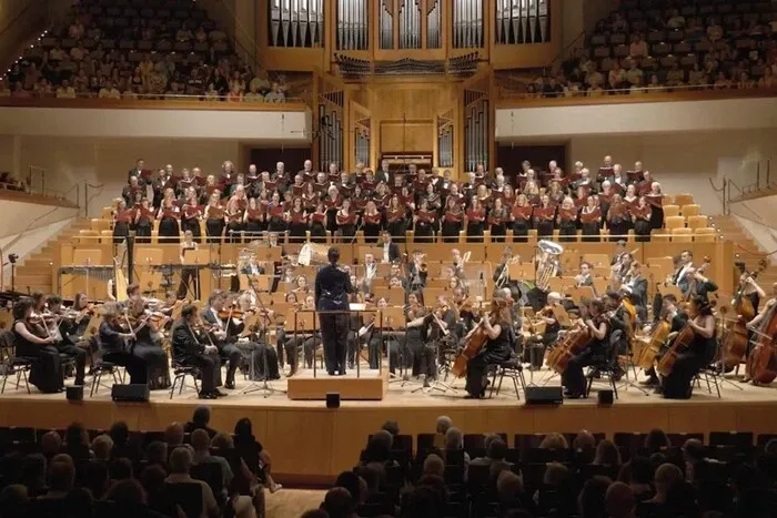 Музиканти з Мадриду виконали хіти Сердючки, Руслани, Kalush Orchestra та ін. артистів, які представляли Україну на Євробаченні Скріншот з відео Українські пісні з Євробачення прозвучали у Мадриді в іспанському оранжуванні та з іспанським темпераментом (ВІДЕО) на порталі Gromada Group