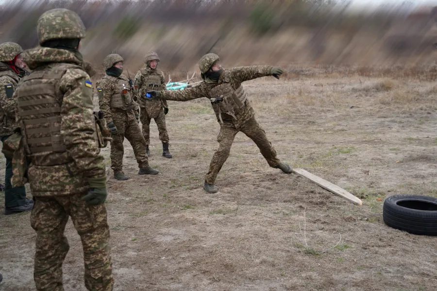Фото Пресслужби Східного територіального управління Національної гвардії України «Військовими не народжуються, ними стають»: як у «Спартані» готують нових бійців (ФОТО) на порталі Gromada Group