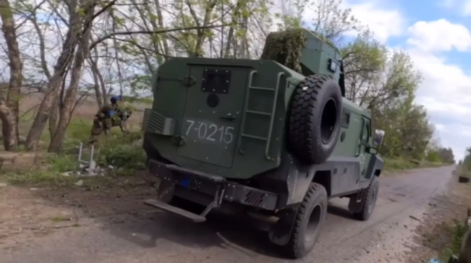 Скриншот з відео Десь на Харківщині: як українські бійці штурмували російські позиції на порталі Gromada Group