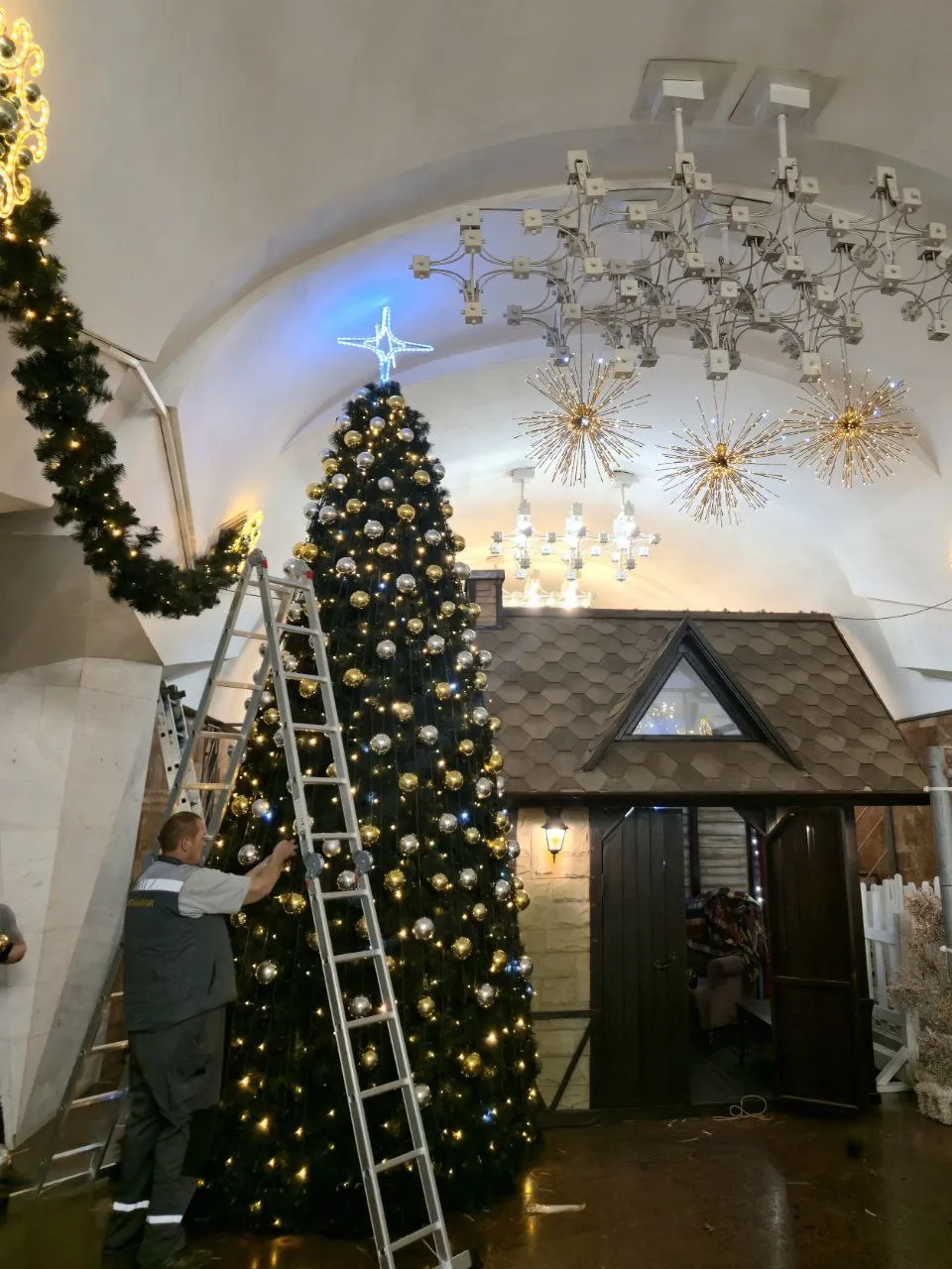 The holiday is approaching: one of the metro stations in Kharkiv has been decorated  PHOTOS at the Gromada Group Media