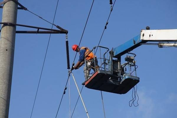 Ілюстративне фото У Зміївській громаді 18-19 грудня працюватимуть ремонтні бригади енергетиків: Адреси на порталі Gromada Group