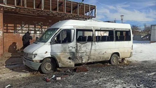 російські дрони атакували автобус на Харківщині. Фото: Вячеслав Задоренко Через атаку російських дронів у передмісті Харкова призупинено автобусне сполучення на порталі Gromada Group