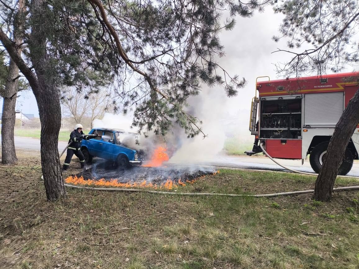 Світлини: Харківське районне управління ГУ ДСНС України в Харківській області У Новій Водолазі згоріла автівка на порталі Gromada Group