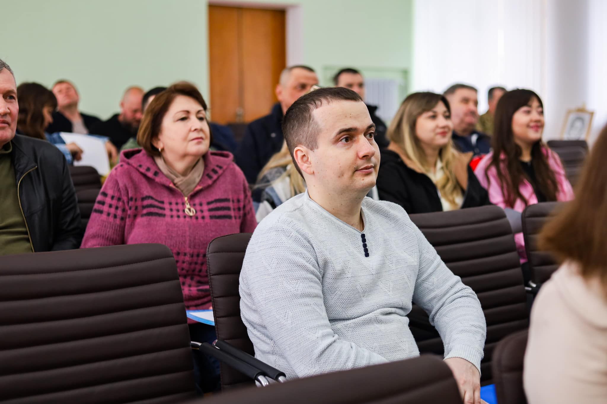 Світлини: Нововодолазька селищна рада У Нововодолазькій громаді планують запуск нових проєктів для ветеранів та жінок на порталі Gromada Group