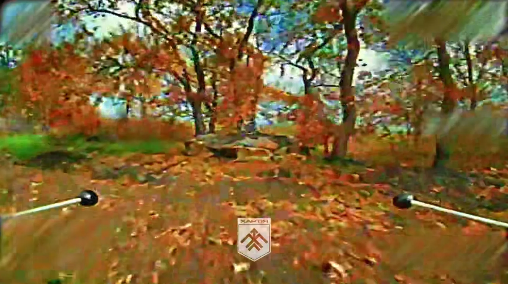 Скриншот з відео «Дрони влітають — окупанти вилітають»: на північ від Липців дронарі «Хартії» випалили укриття росіян на порталі Gromada Group