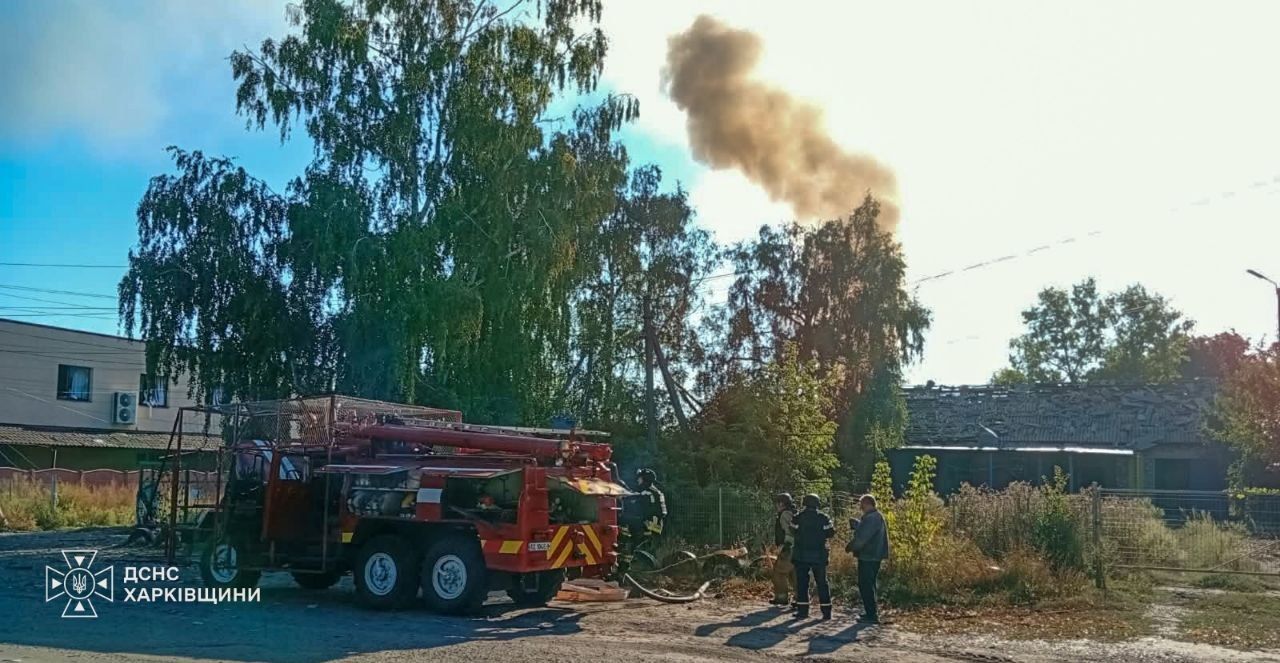 Росіяни двічі обстріляли Шевченкове на Куп’янщині: палали склади сільгосппідприємства та кафе - фото 1