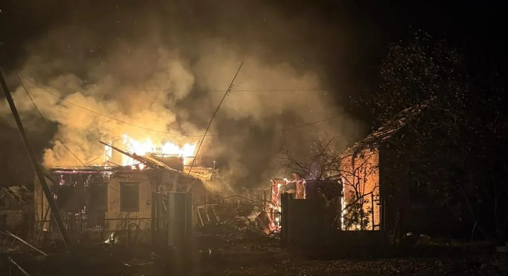 Світлини: ДСНС, ГУНП Минулої доби ворог вбив на Харківщині цивільного чоловіка і поранив літню жінку на порталі Gromada Group