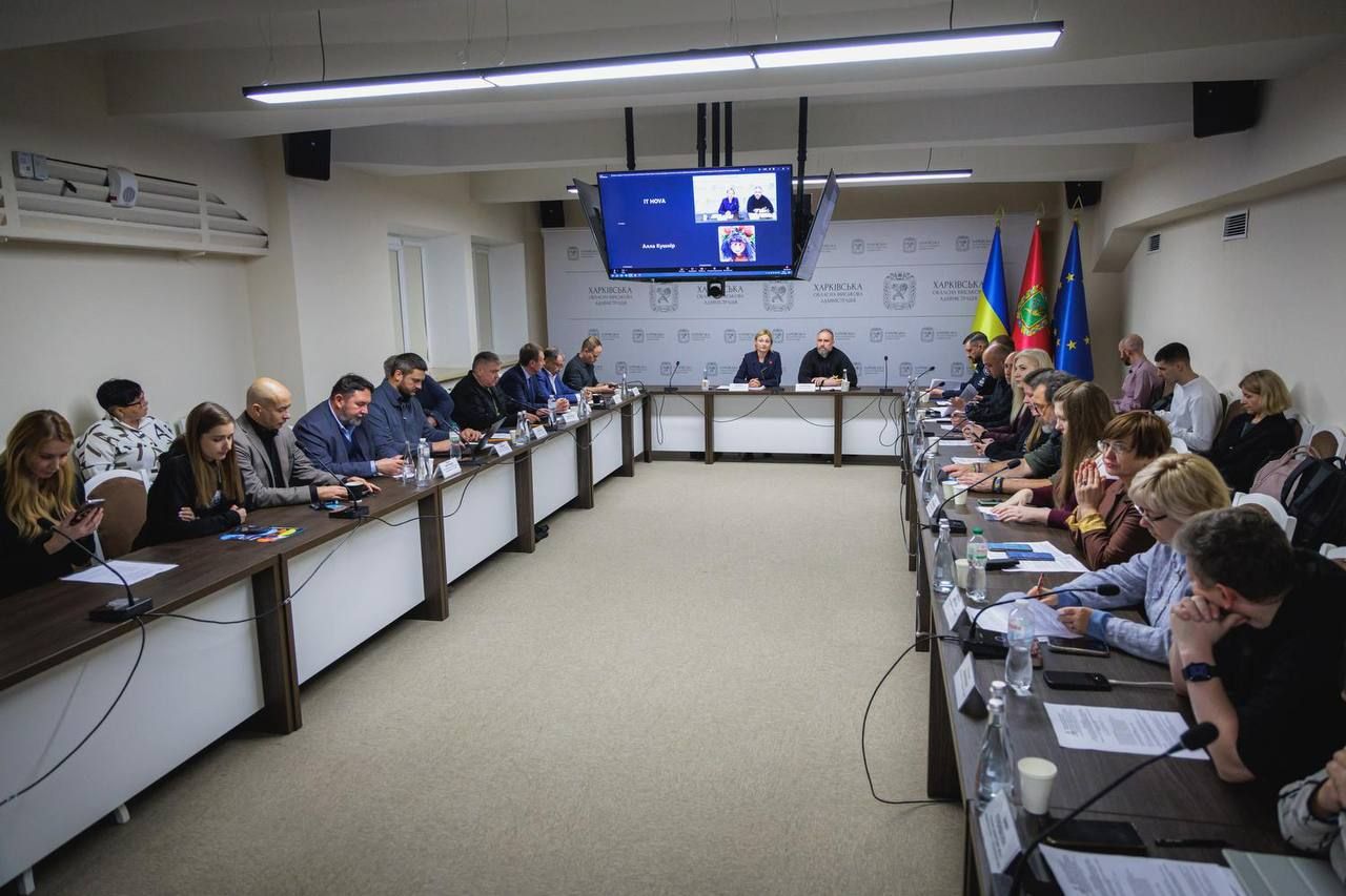 У Харкові обговорили підтримку медіа, які працюють під обстрілами, та збереження газетних архівів - фото 3