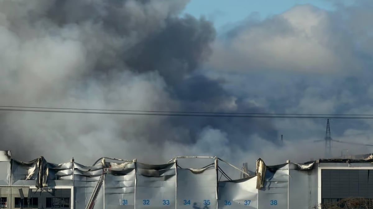 У російському Санкт-Петербурзі дрони атакували нафтовий термінал і дата-центр "ВКонтакте" - фото 1