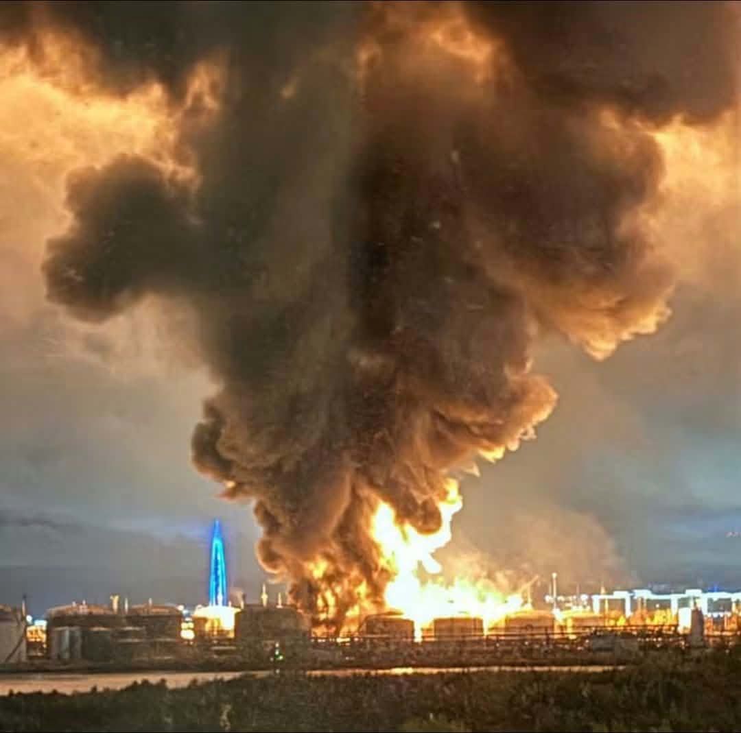 У російському Санкт-Петербурзі дрони атакували нафтовий термінал і дата-центр "ВКонтакте" - фото 1