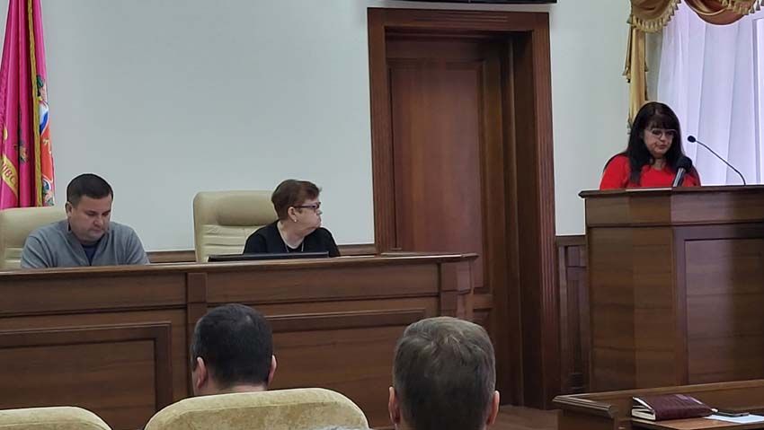 Фото: Тетяна Логвіна З директором Зміївської школи мистецтв продовжили контракт на 1 рік на порталі Gromada Group