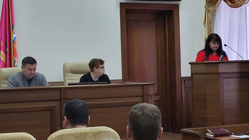 Фото: Тетяна Логвіна З директором Зміївської школи мистецтв продовжили контракт на 1 рік на порталі Gromada Group