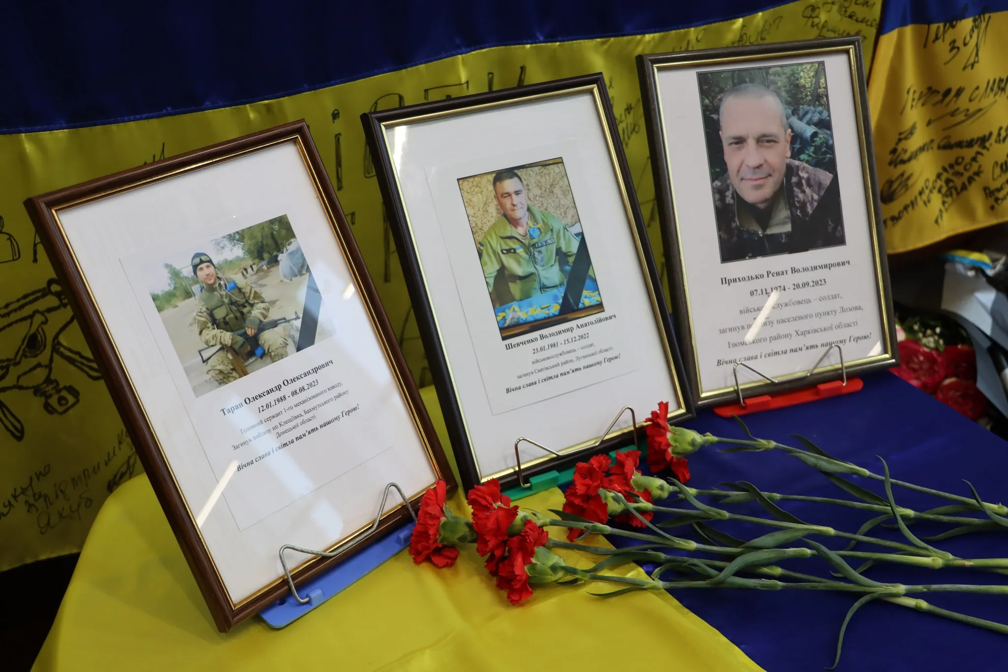 Фото Златопільська міська рада У Златопільській громаді сьогодні громаді вшанували пам’ять загиблих героїв та нагородили воїна ЗСУ на порталі Gromada Group