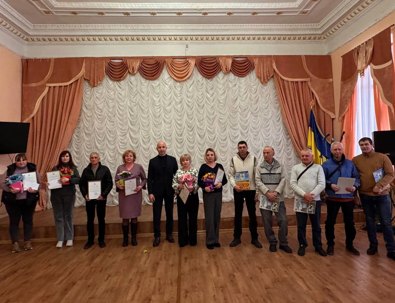Фото: фейсбук / Слобожанська селищна рада У Слобожанському привітали комунальників на порталі Gromada Group