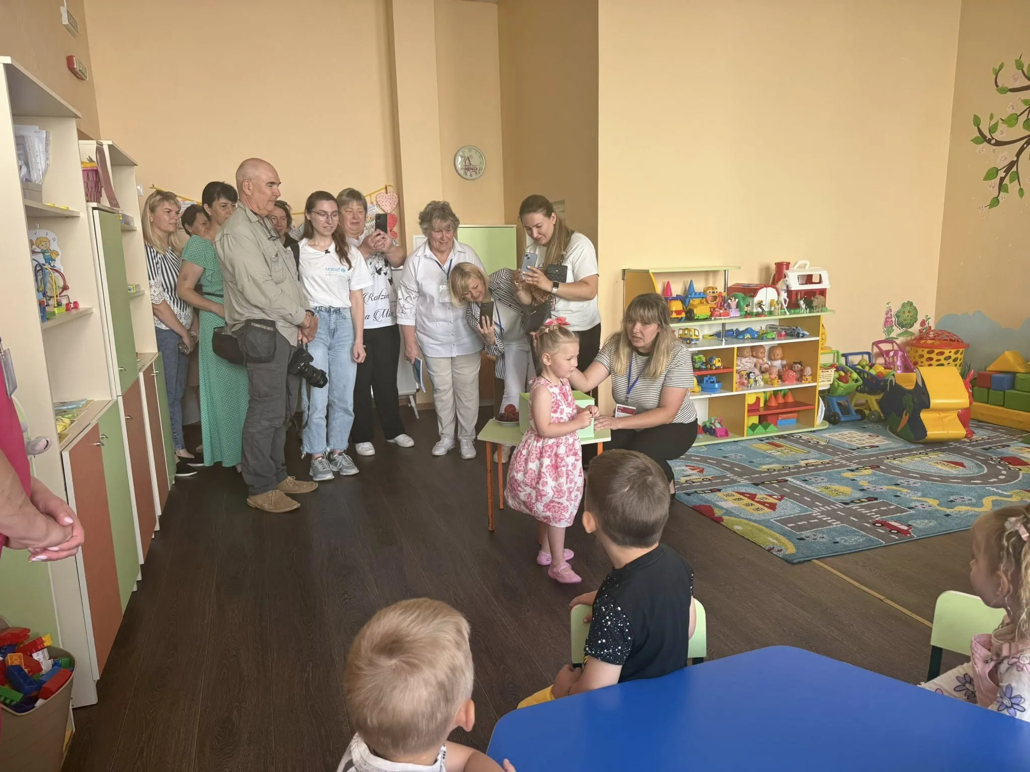 Фото: Краснокутська селищна рада Представники ЮНІСЕФ побували у краснокутських дошкільнят (ФОТО) на порталі Gromada Group