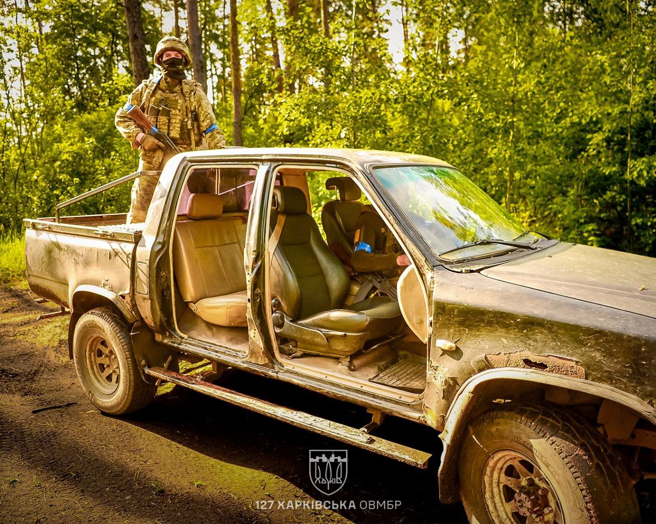 Сітки над дорогами й пікап без дверей: 127-ма бригада показала фронтову логістику - фото 4