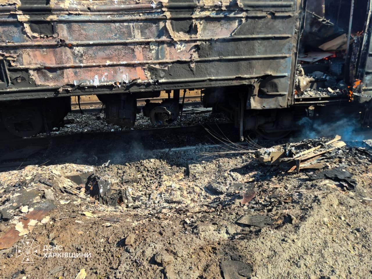 На території Нововодолазької громади російський реактивний дрон атакував приміський електропоїзд: є загиблий та поранені - фото 2