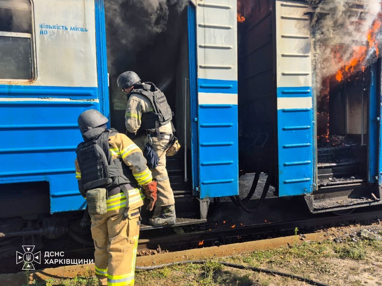 На території Нововодолазької громади російський реактивний дрон атакував приміський електропоїзд: є загиблий та поранені - фото 3