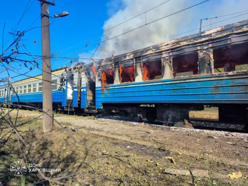 На території Нововодолазької громади російський реактивний дрон атакував приміський електропоїзд: є загиблий та поранені на порталі Gromada Group